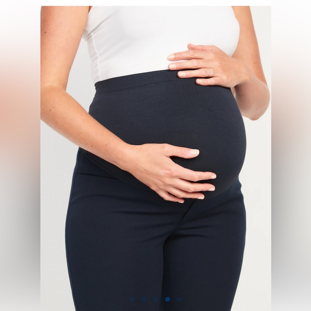Old Navy Woman’s Size 12 Black Maternity Full-Panel Pixie Ankle Pants